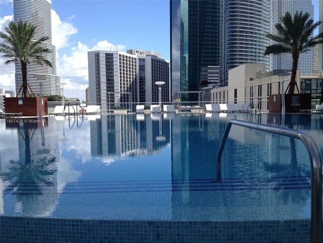 Building Photo - 500 Brickell Ave