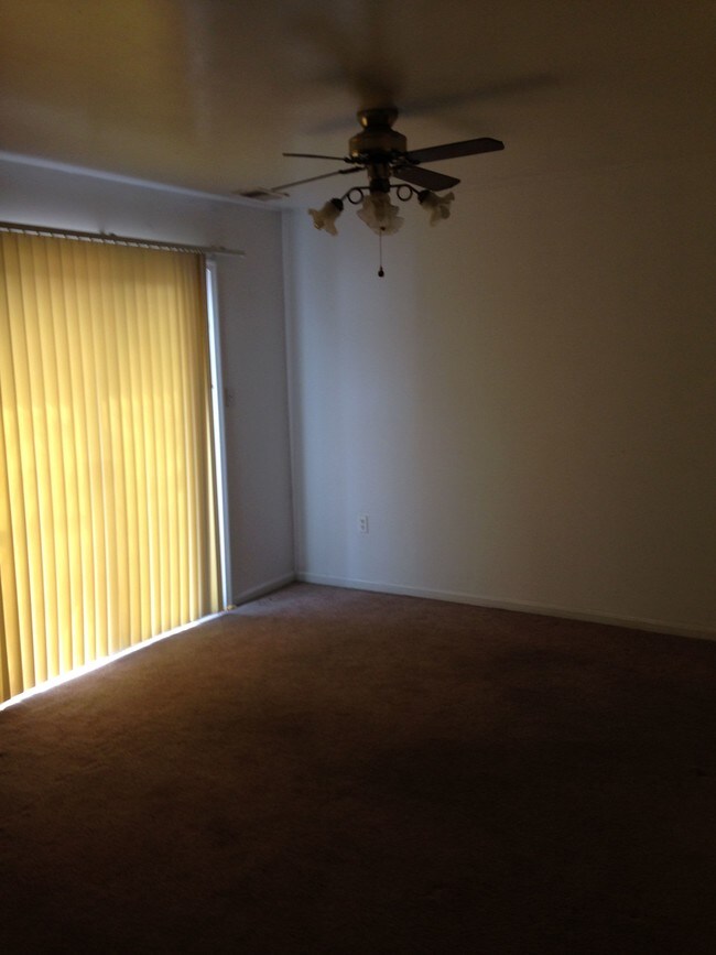 Building Photo - 529 Short Curve Rd