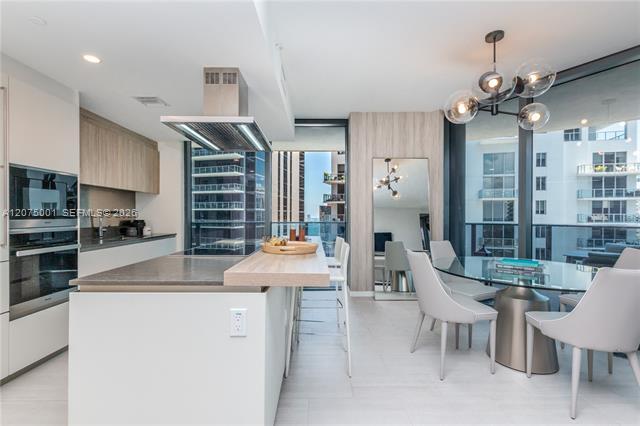 Building Photo - 1000 Brickell Plz