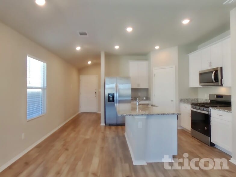 Building Photo - 5300 Saddle Clb Dr