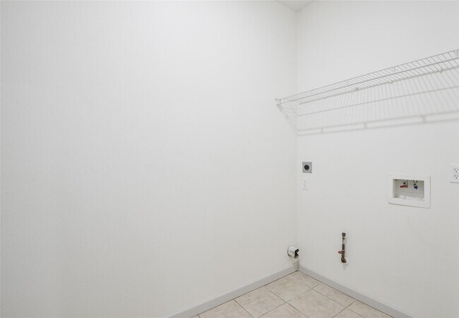 Building Photo - 6627 Stonecross Creek Ln