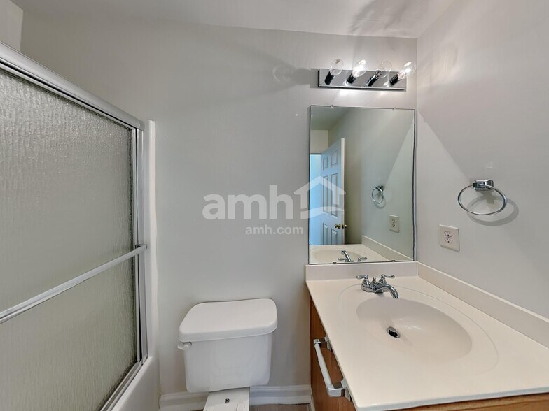 Building Photo - 9428 Meadowmont View Dr