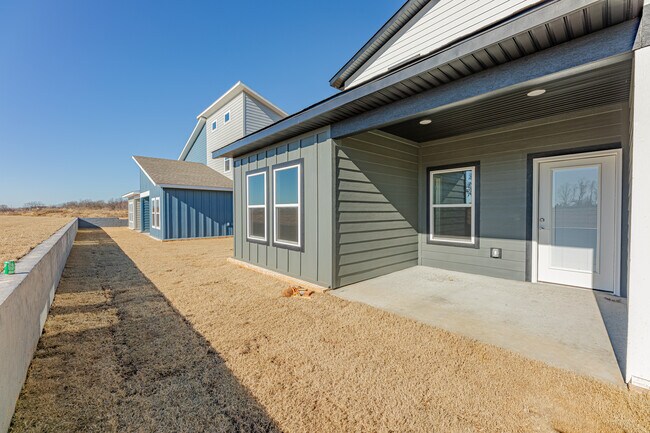 Building Photo - 1603 Casuarina Dr