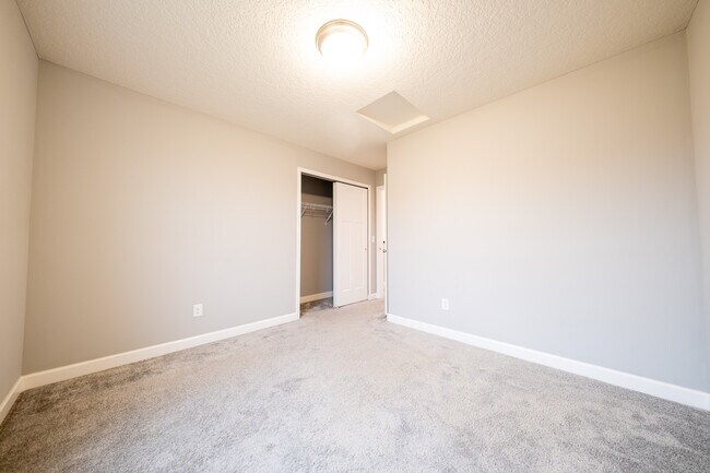 Building Photo - 4849 Stable View Dr