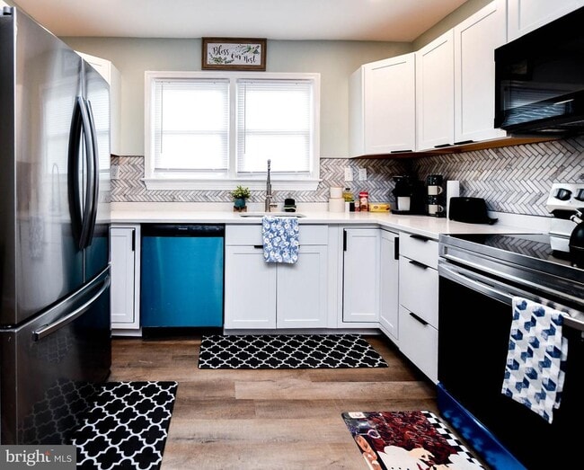 Building Photo - 3802 Cedar Dr