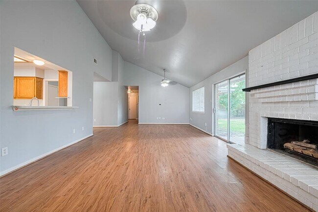 Building Photo - 15238 Ensenada Dr