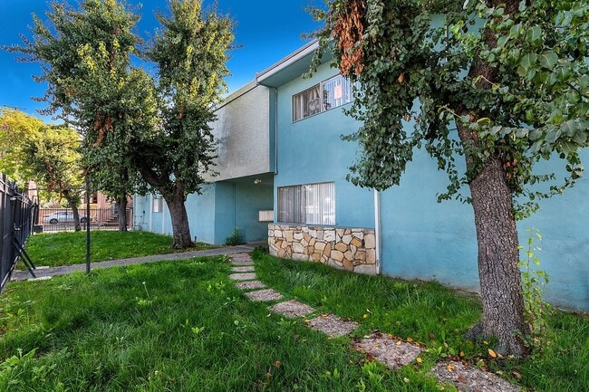 Building Photo - Delano Court Apartments