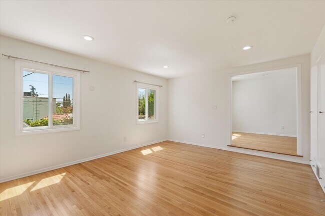 Building Photo - 4 Bed • 3 Bath • 2,135 Sq Ft (Main House) ...