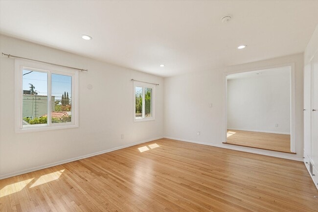 Building Photo - 4 bed / 3 bath home with a pool - Next to ...