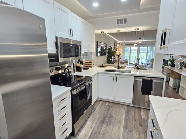 Building Photo - Gorgeous Seasonal Short-Term 2 Bedroom 2 Bathroom 2nd Floor Condo with Golf Transfer at Farmingto...