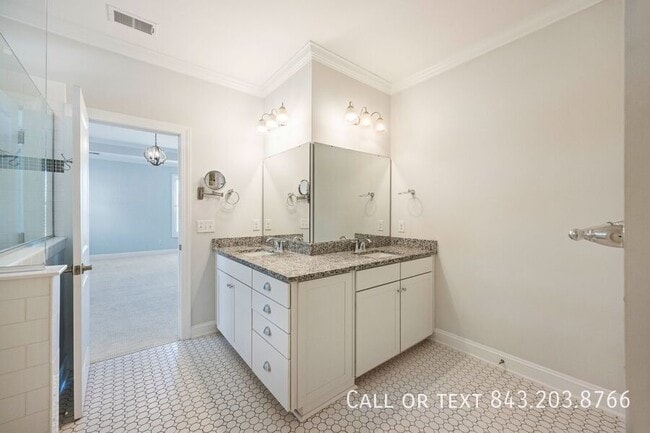 Building Photo - 2219 Midden Dr