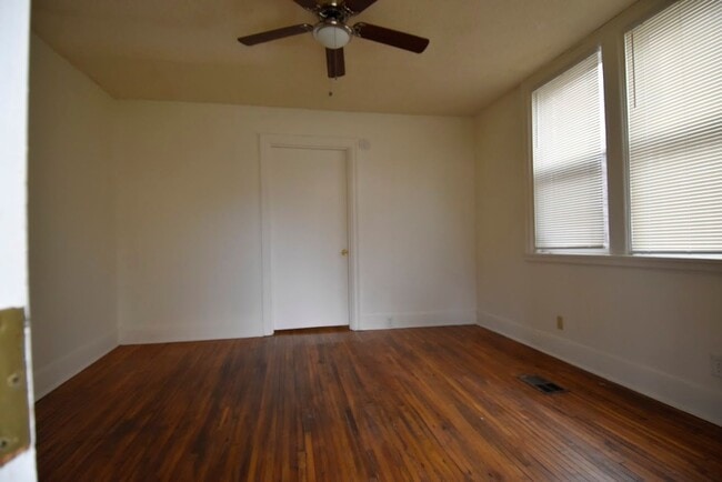 Building Photo - 820 Maury St