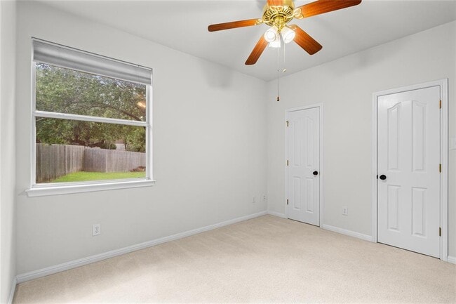 Building Photo - 10700 Pointe View Dr