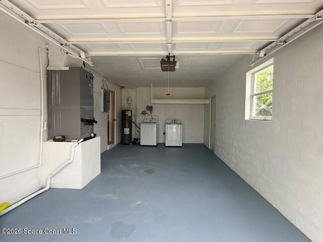 Building Photo - 205 Melaleuca Dr