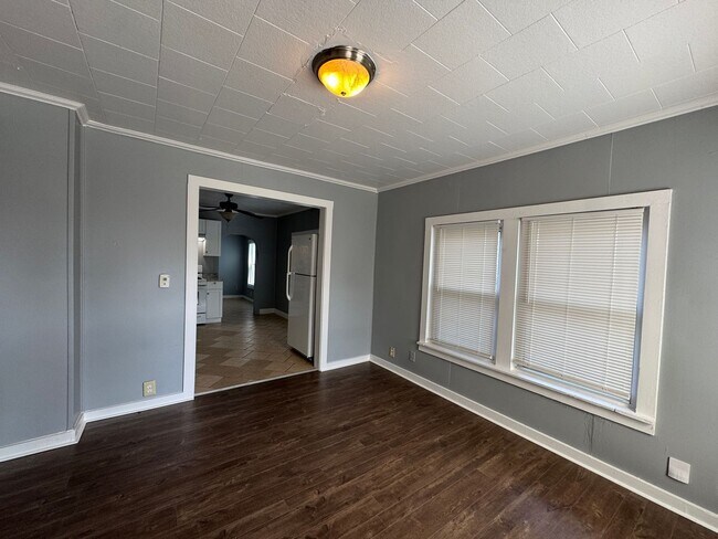 Building Photo - Christian Park 2 Bedroom 1 Bath