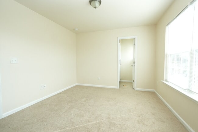 Building Photo - Modern Comfort Meets Space – 4BR/3.5BA Hom...