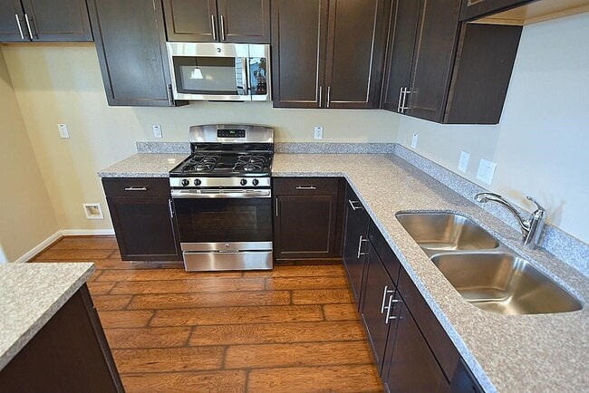 Building Photo - 17041 Wilthorne Gardens Ct