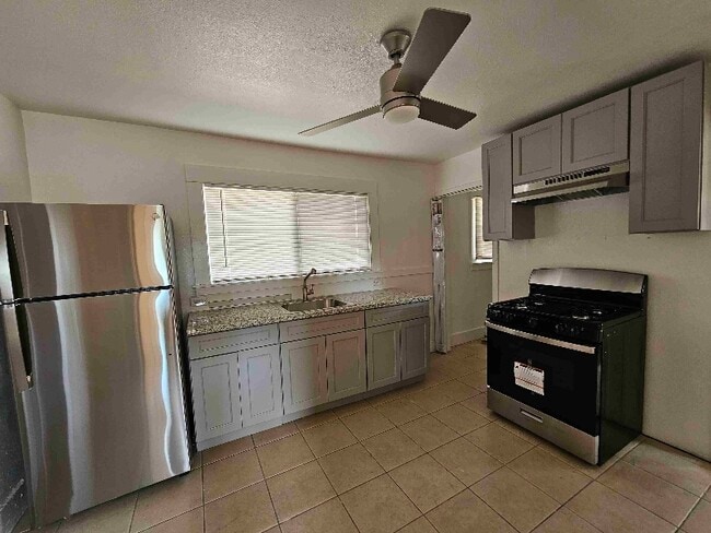 Building Photo - 415 Napa St