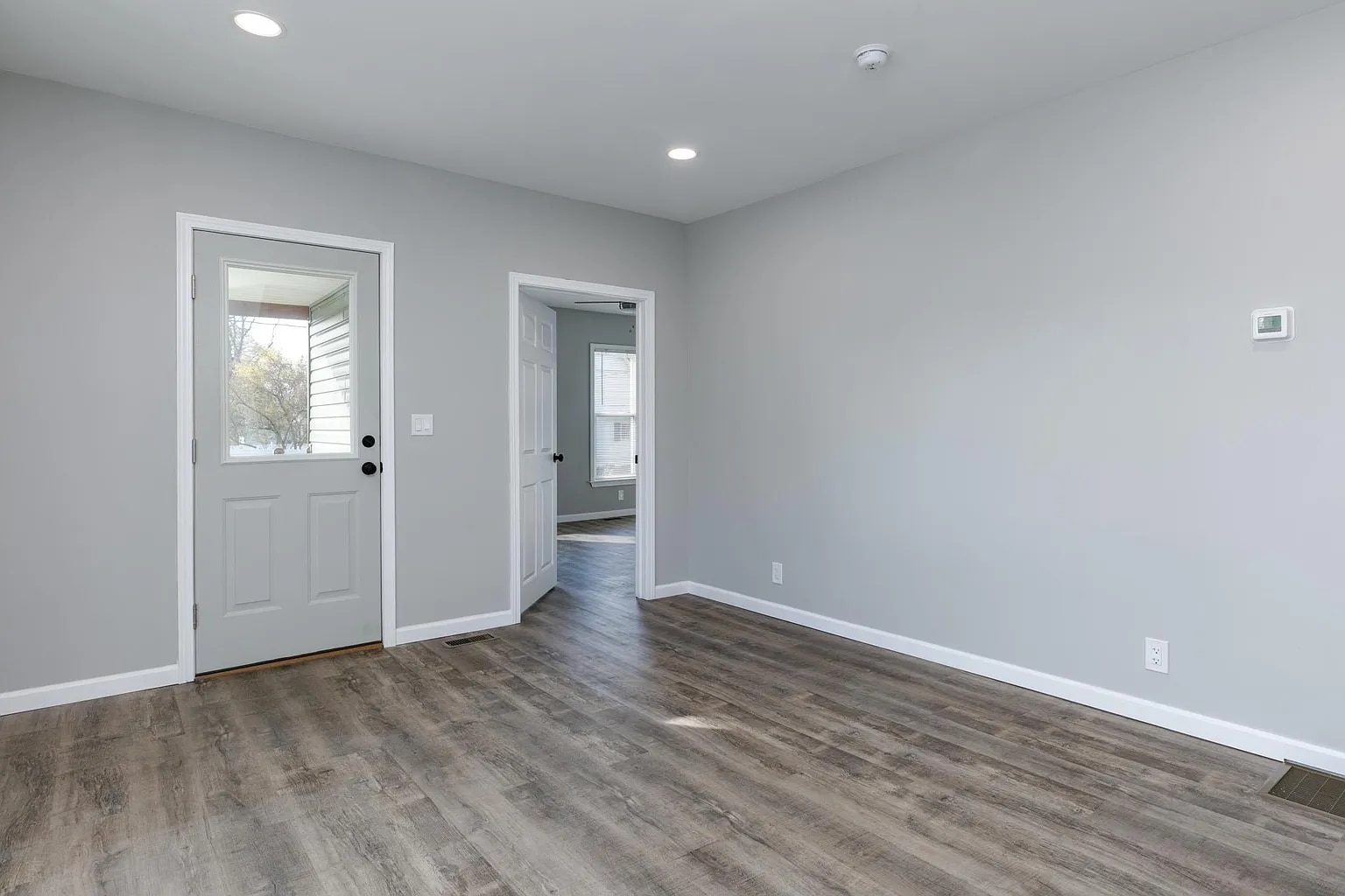 Building Photo - 318 Bronson St