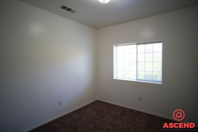 Building Photo - 548 Yellow Meadow Ct