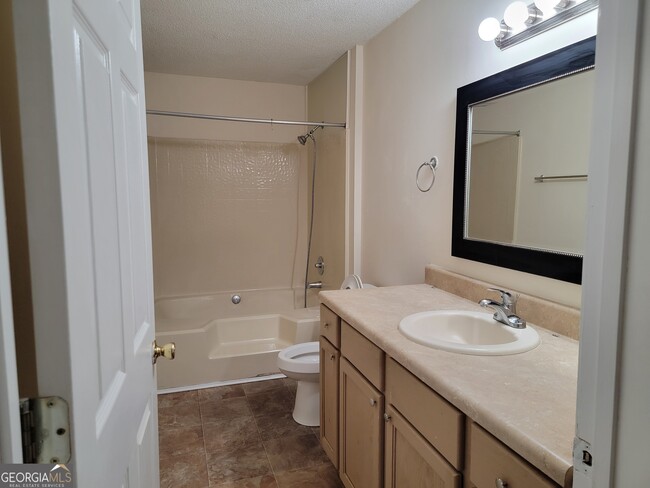 Building Photo - 104 Denhaven Dr
