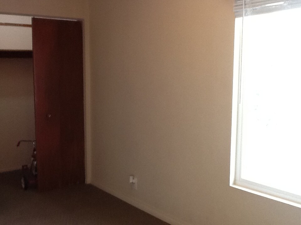 Building Photo - 311 N Westlake Ave