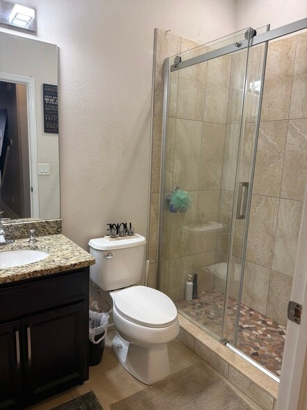 handle shower - 10433 Waterstone Dr