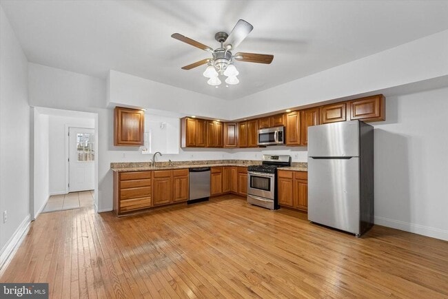 Building Photo - 3452 Sunnyside Ave