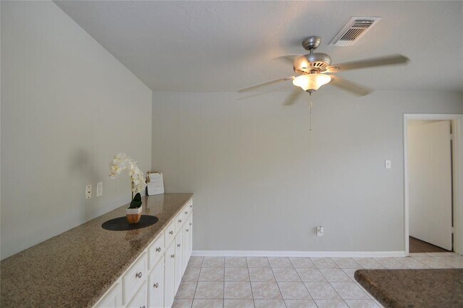 Building Photo - 15927 Tumbling Rapids Dr