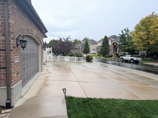 Building Photo - 3373 Canyon Meadow Dr