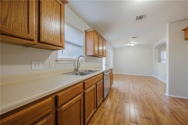 Building Photo - 2905 Rainy River Dr