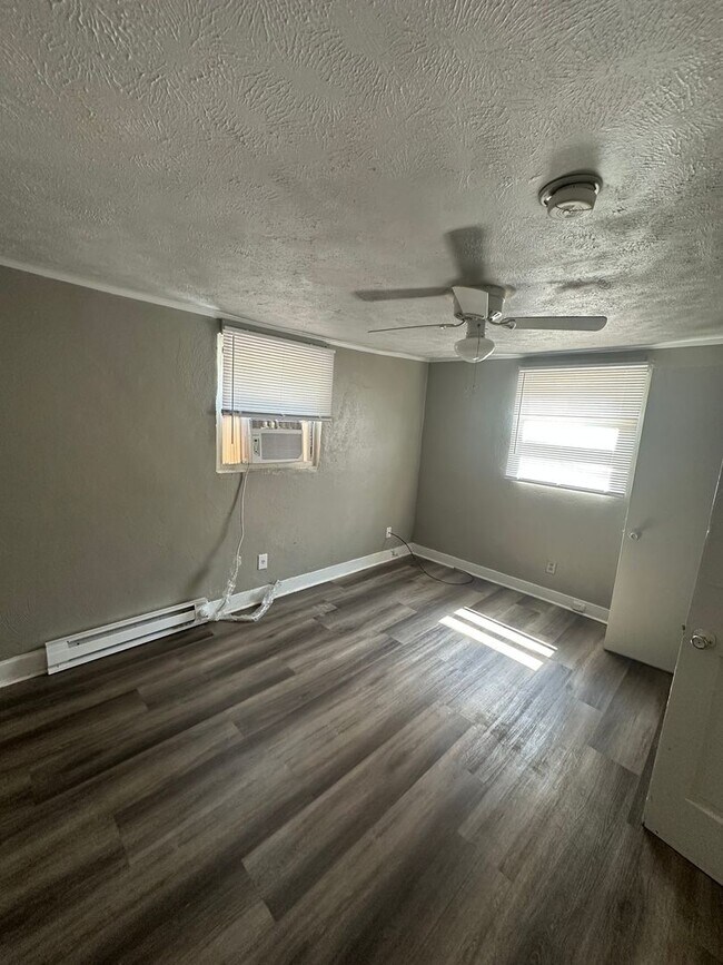 Building Photo - 2208 Roosevelt Dr
