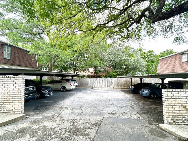 Building Photo - MOVE IN SPECIAL Upstairs Condo with Premium Amenities & Hardwood Floors!