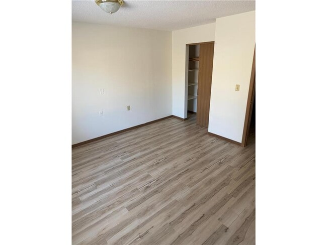 Building Photo - 609 Main St S