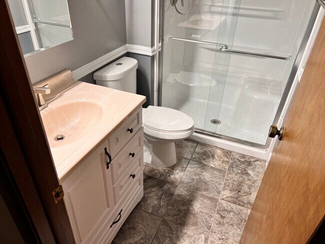 Master bathroom with shower. - 4315 Lindenwood Dr