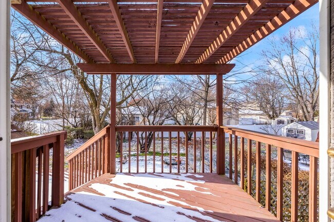 Building Photo - 5S710 Steeple Run Dr