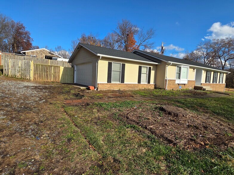 Building Photo - 4239 Glenn Dale Rd