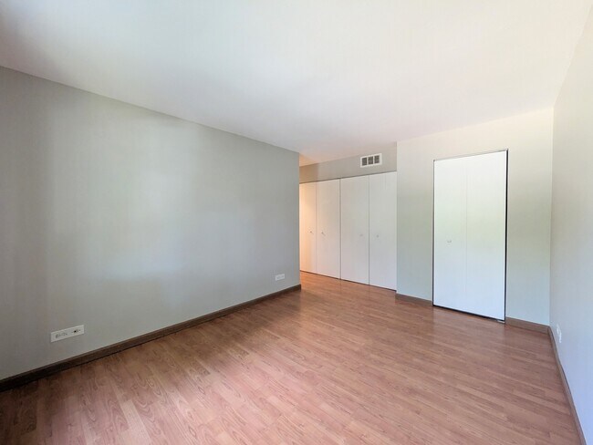 Building Photo - 700 Perrie Dr