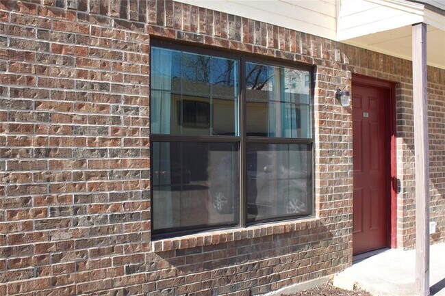 Building Photo - 922 Fannin St