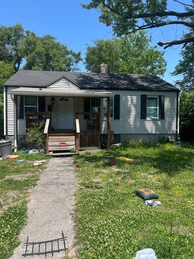 Building Photo - 5527 Avon Pl