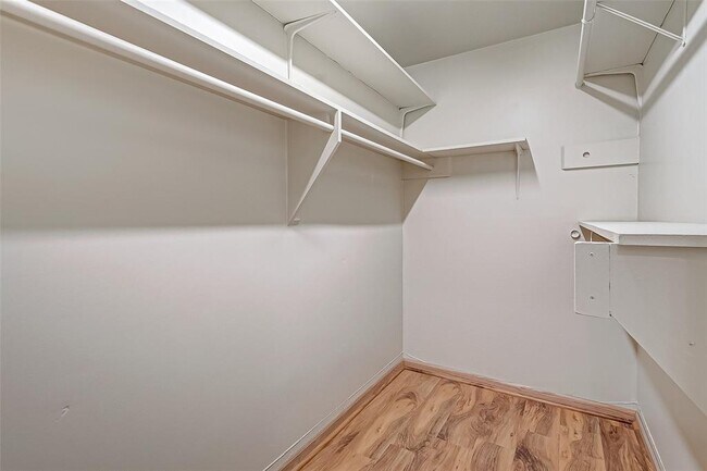 Building Photo - 11707 N Willow Cir