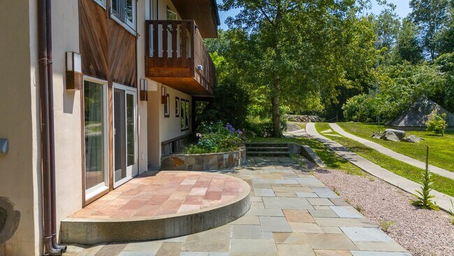 Building Photo - Private Architectural Estate Minutes from Westerly Beaches