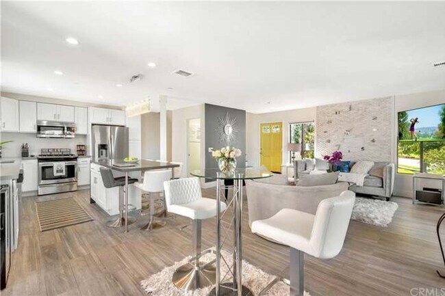 Building Photo - Exclusive Corona Del Mar Condo