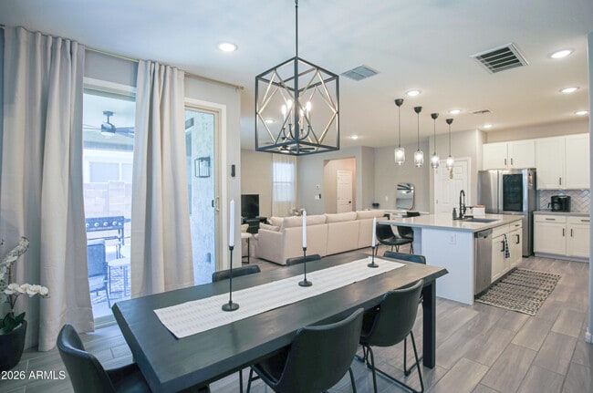 Building Photo - 8820 W Lamar Rd