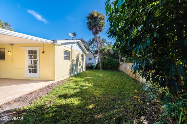 Building Photo - 136 Valencia Dr