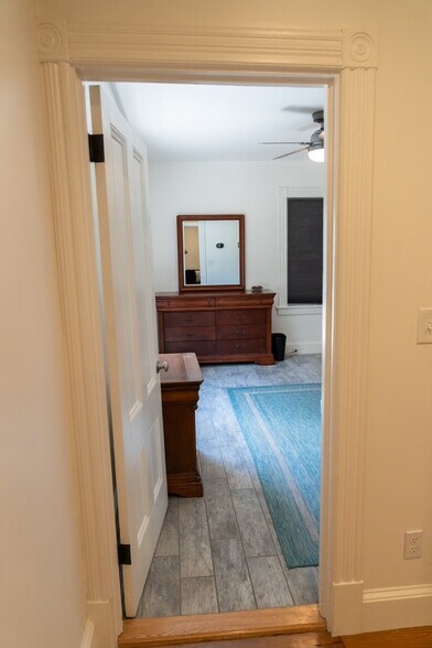 Main Bed Entry - 9 Tyler St