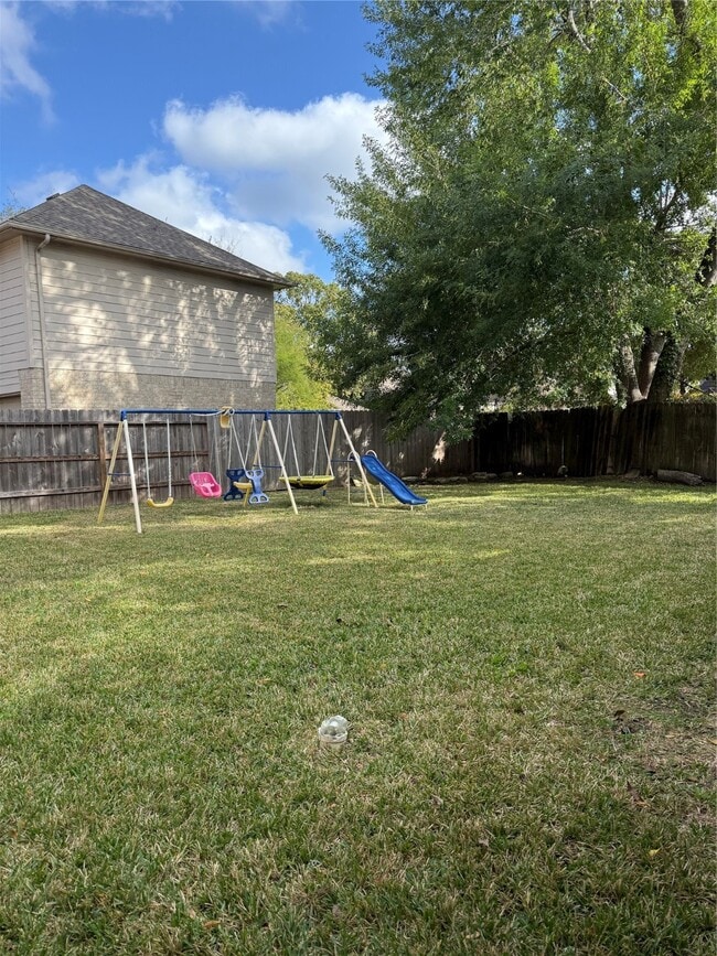 Building Photo - 9731 New Kent Dr