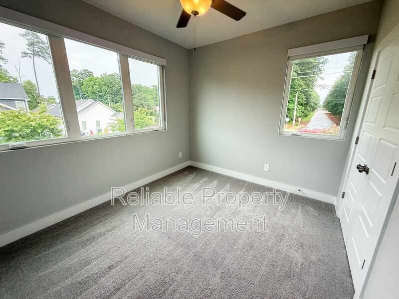 Building Photo - 4 S Laird Dr