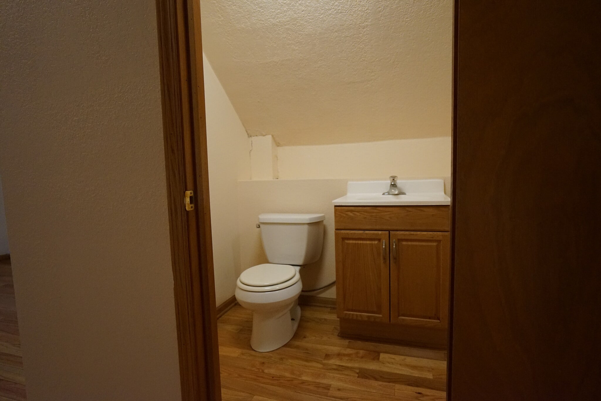 upper 1/2 bath in loft bedroom - 3427 Shirley Rd