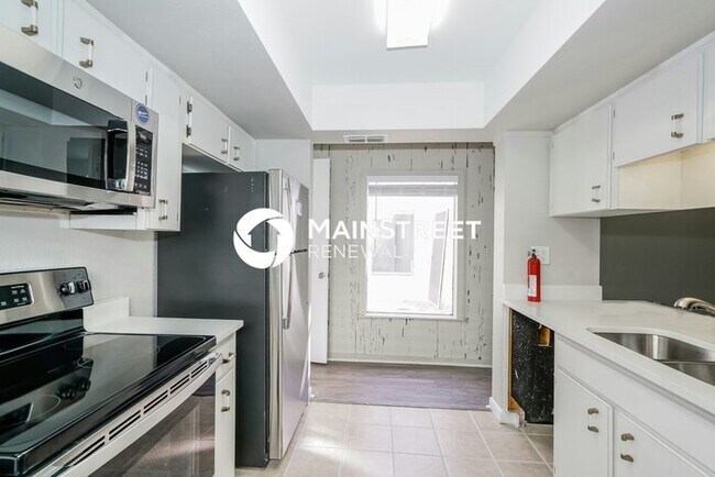 Building Photo - 3 Bedroom Pet-Friendly Home in LAKELAND, F...
